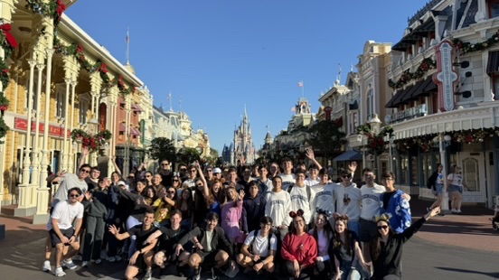 Grupo em programa na Disney