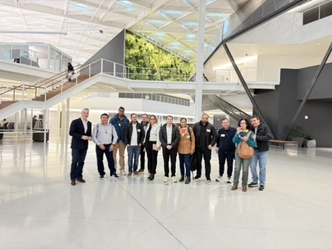 Grupo em ambiente corporativo
